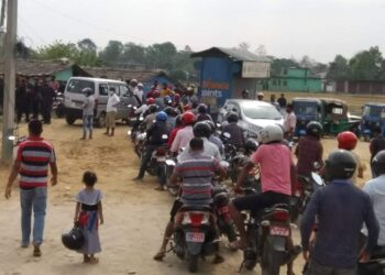 तिकुनियां र गाैरिफन्टामा सामान किनमेल गर्न जान राेक