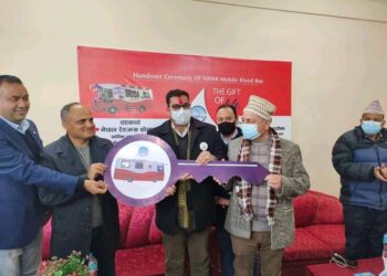 एनआरएन द्वारा धनगढी उपमहानगरपालिका मार्फत रगत संकलन गर्ने बस नेपाल रेडक्रस सोसाइटी कैलालीलाई हस्तान्तरण