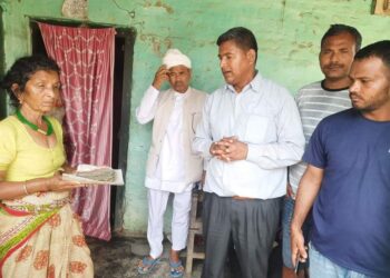 घाइतेको घाउमा स्थानीयकाे आर्थिक सहयाेगले मलमपट्टि
