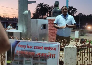 उज्यालो टीकापुर कार्यक्रमकाे नगर प्रमुख द्वारा हाइ मास्ट लाइटकाे स्विच अन गरि उद्घाटन