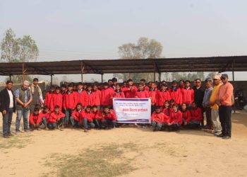 हिमानि काेषले गर्याे कैलालीको टिकापुरका २७२ जना विद्यार्थीलाई कपडा वितरण