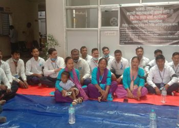 भजनि नगरपालिकाका स्वास्थ्यकर्मी कर्मचारी धर्नामा