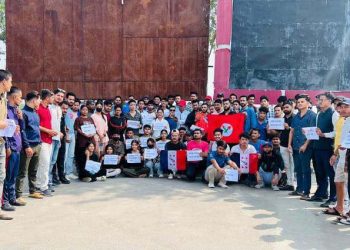 निजी कम्पनीका एयरलाइन्सहरुले भाडा वृद्धि गरेको भन्दै ने बि सघ र तरुण दलले बिरोध