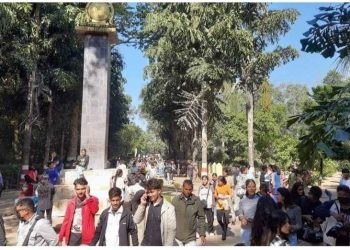 टीकापुर पार्कमा आइतबार आन्तरिक तथा बाह्य प्रर्यटकहरुकाे भिड :- फाेटाे फिचर