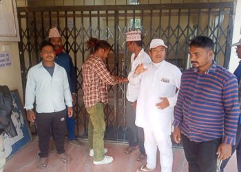 वडाध्यक्षले मनोमानि गरेको भन्दै तालाबन्दि