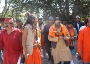 पूर्व युवराज पारस शाहद्धारा बेहडाबाबा मन्दिरको दर्शन