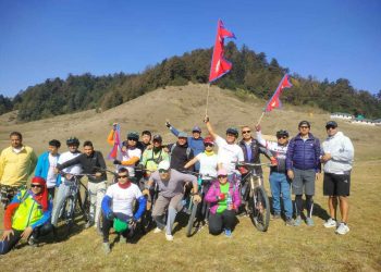 डडेल्धुराको अमरगढी किल्लाबाट खप्तड पुगे साइकल यात्री