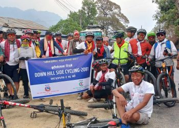 खप्तड पुगेर फर्किएको साईकल यात्रीहरुको टोलीलाई चुरे गाउँपालिकाले सम्मान