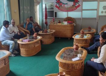 टीकापुर नगरपालिकाले जंगली जनावरको आतंक राेक्न गर्याे सराेकारवालाकाे बैठक