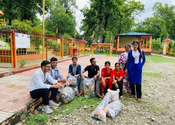 दशरथचन्द बैतडी विद्यार्थी समाज कैलालीको आयोजनामा शिवपुरी धाम सरसफाई