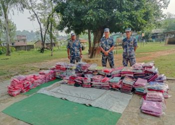 आठ लाख बढी मूल्य बराबरको भन्सार छलीको कपडा बरामद