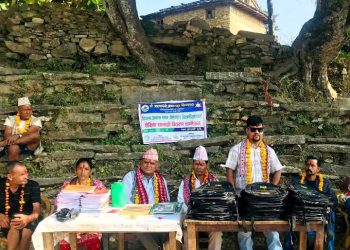 युवा समाजसेवी हेमन्त बाजे तथा महिला नेतृ रिता शाहिको पहलमा न्यानो लुगा बितरण