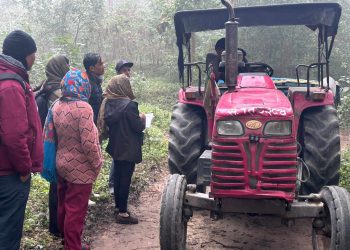 घोडाघोडी ताल मा टावर बनाउदै बनाइएका सरचना भत्किदै
