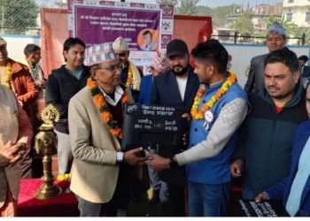 चैतन्य पाठशालाले नेपाल पत्रकार महासघं कैलाली लाई सामग्री सहयोग