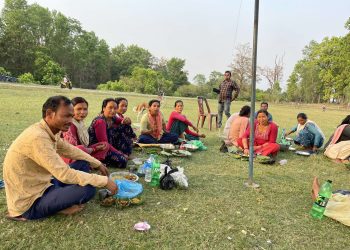 भजहरमा रमाउँदै नारायणपुरका थारु समुदाय