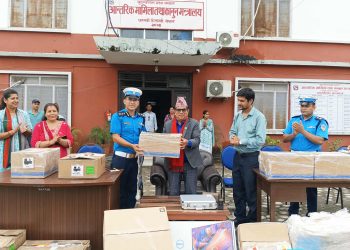 कानुन मन्त्रालयद्वारा ट्राफिक प्रहरीलाई ३० लाख बराबरको सामाग्री हस्तान्तरण