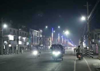स्थानीय तहहरुबीच सडकमा झलिमिली बत्ती बाल्ने होडबाजी, बत्तीले चराचुरुङ्गी र किराफट्याङ्ग्रालाई चुनौती