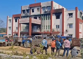 निर्माण तथा ट्र्याक्टर व्यवसायीहरूले नदीजन्य पदार्थ समयमै नखुलेको विरोधमा आन्दोलन