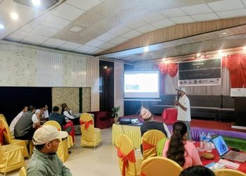 सिनो खाएर वातावरण जोगाउँछन् गिद्ध